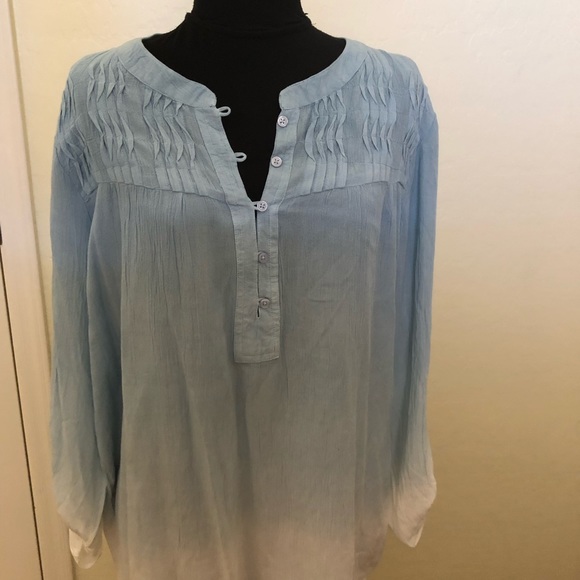 Bandolino Tops - Bandolino NWOT ombré top